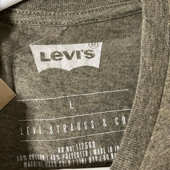 Levis Mens T Shirt Short Sleeve Graphic Mountains Logo Crew Neck Size L New - Picture 4 of 5